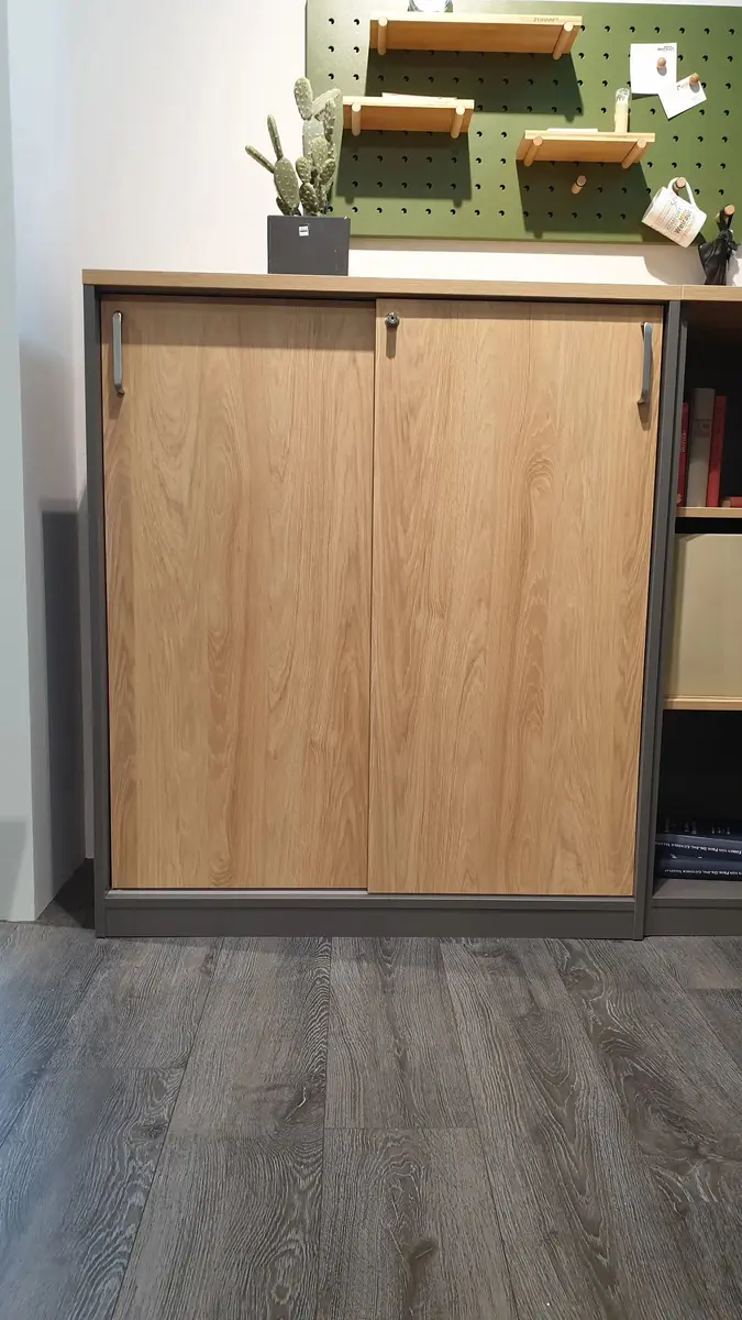 Büroschrank mit Schiebetüren